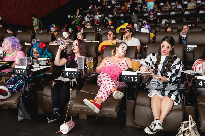 В Америке устроят спецпоказ «Оно 2» для зрителей в костюмах клоунов. Вот где настоящий хоррор! | - Изображение 3