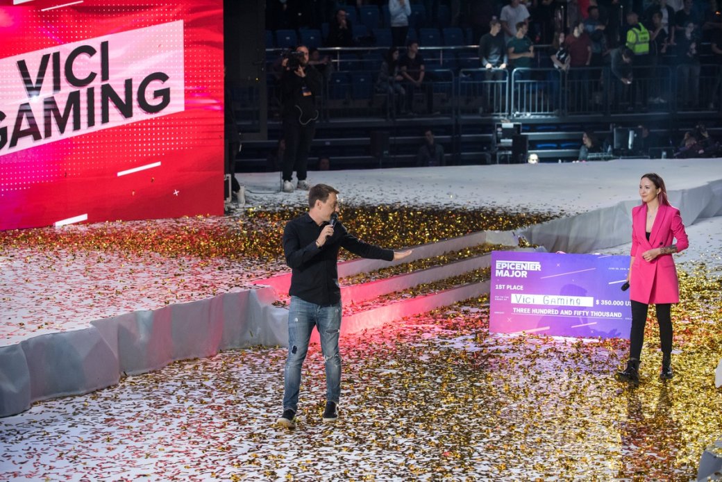 Все критикуют церемонию закрытия EPICENTER по Dota 2. Почему на ведущих не надо все скидывать? | Канобу Все критикуют церемонию закрытия EPICENTER по Dota 2. Почему на ведущих не надо все скидывать? | Канобу