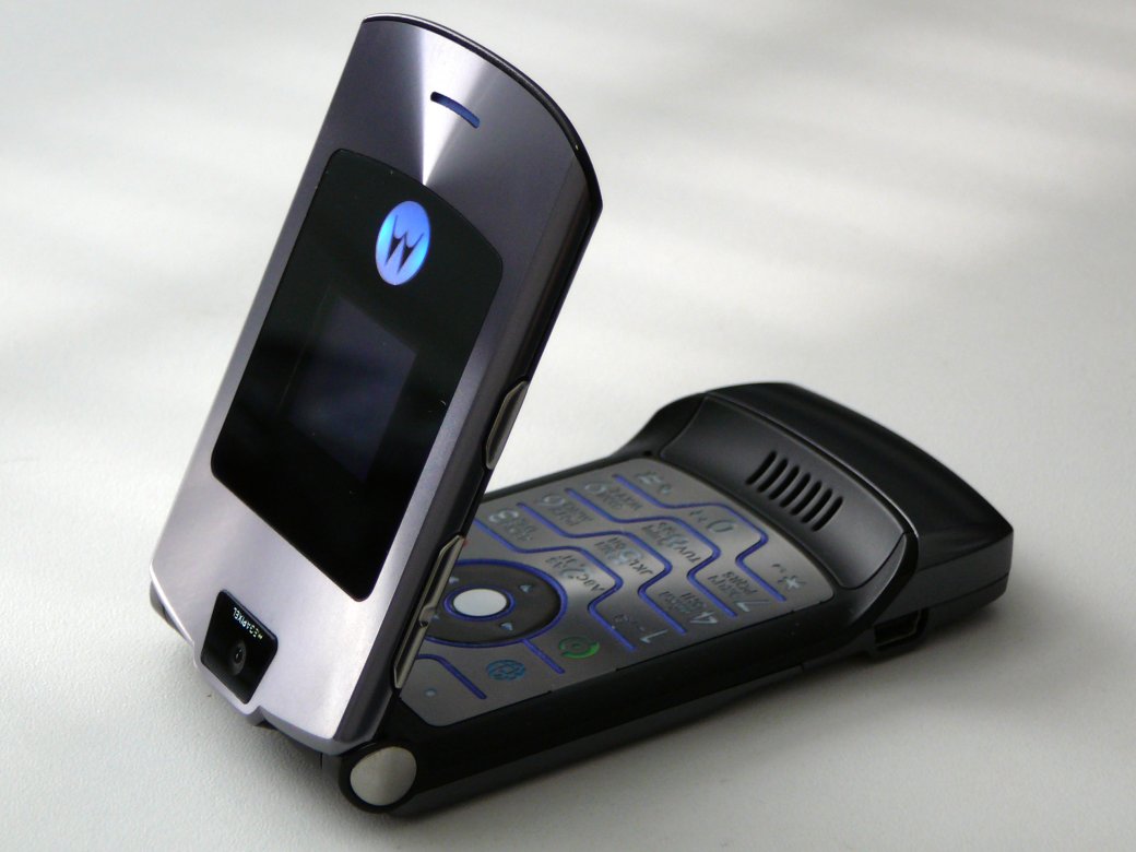 Глава Lenovo намекнул на перерождение Motorola Razr с гнущимся экраном. - Изображение 1